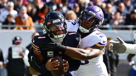 Bears QB Justin Fields injured during Vikings matchup