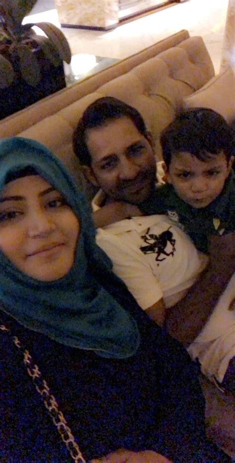 Latest Beautiful Clicks of Cricketer Sarfaraz Ahmed with Family ...