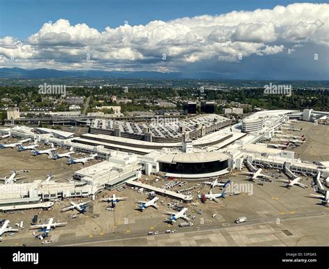 Seattle-Tacoma International Airport, view from airplane Stock Photo - Alamy