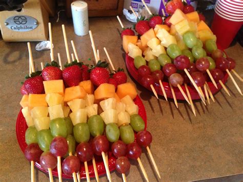 Rainbow fruit kabobs | Thanksgiving fruit, Rainbow fruit kabobs, Food