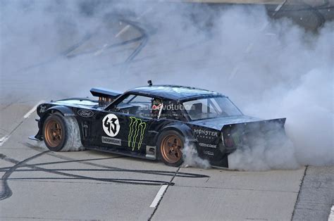 Gymkhana 7: Ken Block Drifting AWD Mustang in LA - autoevolution