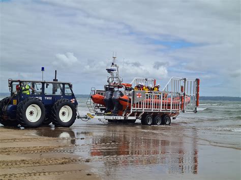 Dramatic rescue off North Gower involving both Burry Port RNLI ...