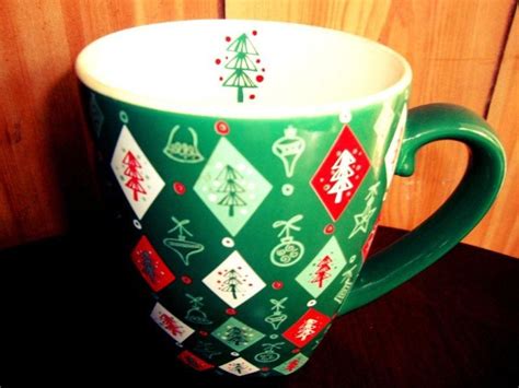 Christmas Theme. The first Starbucks mug I've ever bought. | Starbucks mugs, Mugs, Starbucks