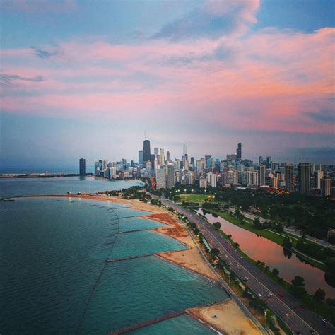 Beautiful sunset over Chicago and Lake Michigan : pics