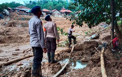 Indonesia capital floods leave 43 dead, 397,000 displaced