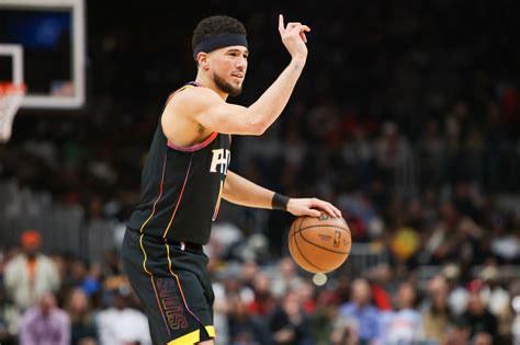 Trae Young scores 32 as Hawks top Suns | Reuters