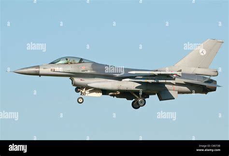 Side view of a Dutch F-16 aircraft Stock Photo - Alamy