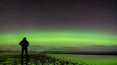 Spectacular Northern Lights pictured over Scotland - BBC News