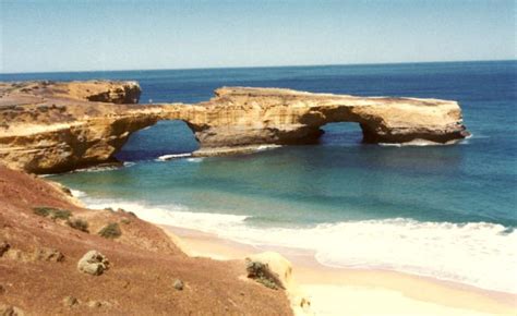 "London Bridge" before the collapse in 1990, Port Campbell, Victoria, Australia | London bridge ...