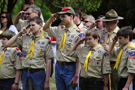 Boy Scouts of America moves to stop banning gay troop leaders - LA Times