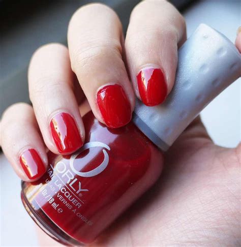 Sassy Fashionista: The Perfect Red Nail Polish