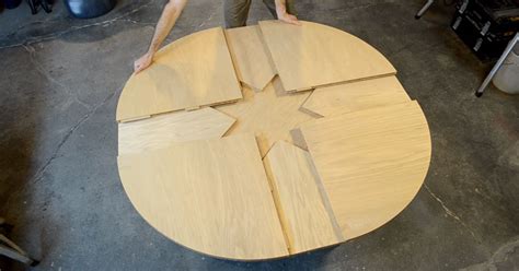 The Mechanics Behind this DIY Wooden Expanding Table are Fascinating ...