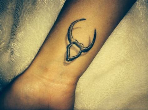 30 Best Taurus Tattoos For Wrist