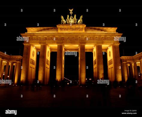 brandenburg gate at night Stock Photo - Alamy