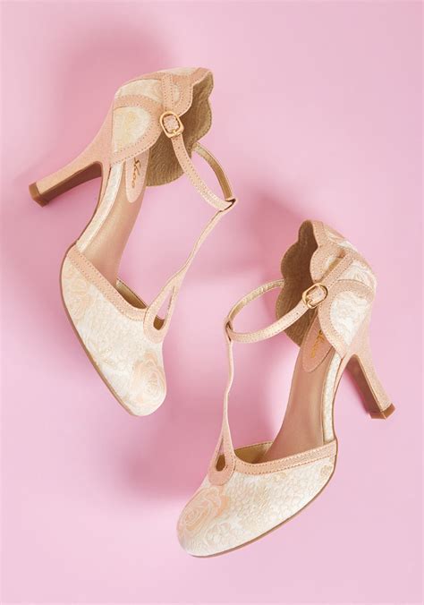 20 Vintage-Style Bridal Shoes For Your Retro-Inspired Wedding