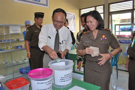 Portal Berita Pemerintah Kota Yogyakarta - KANTIN KEJUJURAN SMPN 15 DIBUKA