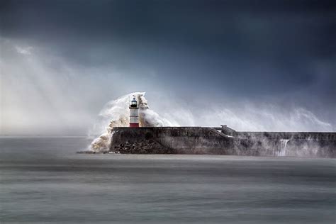 28 Breathtaking Photos Of Lighthouses That Have Stood The Test Of Time ...