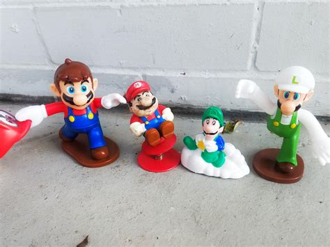 1989 Mario Happy Meal Toys vs 2018 Versions : r/gamecollecting