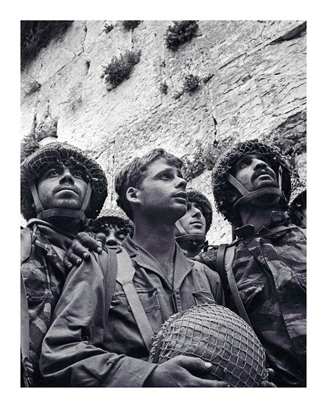 50 years ago today: Iconic image of Israeli paratroopers at the liberated Western Wall ...