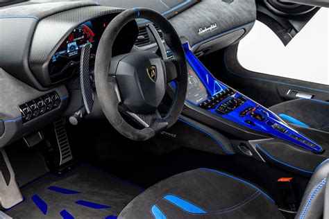 Descubrir 33+ imagen lamborghini centenario inside - Abzlocal.mx