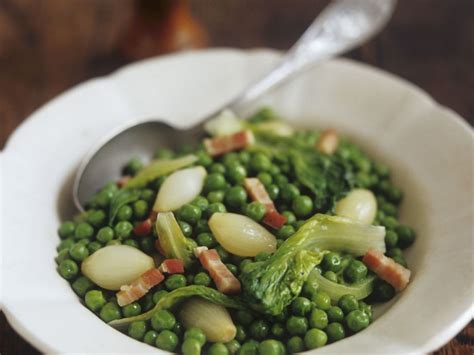 French-style Braised Peas Recipe | EatSmarter