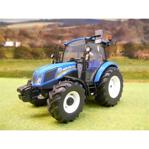 UNIVERSAL HOBBIES 1:32 NEW HOLLAND T4.65 2017 4WD TRACTOR - One32 Farm toys and models