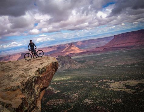 Porcupine Rim Mountain Bike Trail in Moab, Utah || SINGLETRACKS.COM