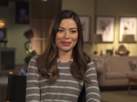 Crowded: Miranda Cosgrove On Working With Betty White - TV Guide