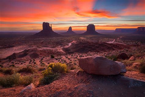 Sunrise in Monument Valley, Arizona [1600x1078] by Albert Dros : r/EarthPorn