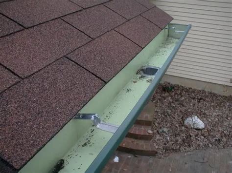 Hanging Gutters Requires Skill