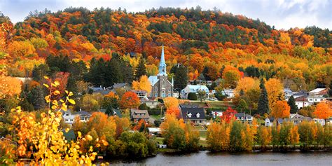 When and Where to Go to See Peak Fall Foliage This Season