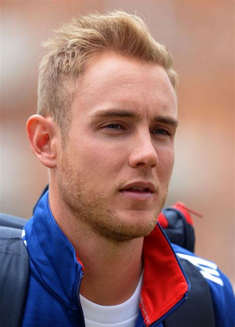 Stuart Broad walks away after practise | ESPNcricinfo.com