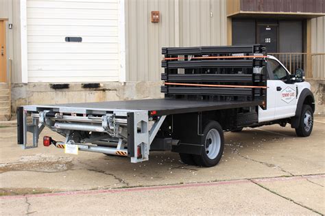 Flatbed Truck With Lift Gate