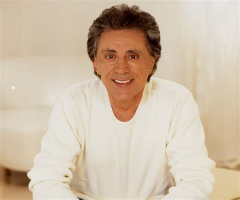 Frankie Valli Biography - Childhood, Life Achievements & Timeline