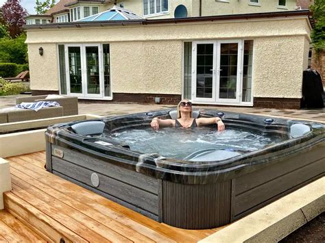 Wellis Taurus Spa Photo Gallery | Wellis® Hot Tubs USA