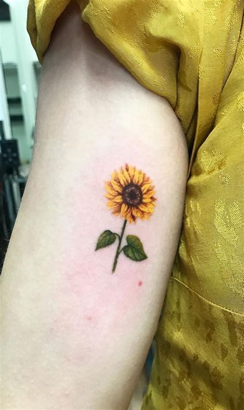 minimalist sunflower tattoo © tattoo artist Camila Conti 🌻 🌻 🌻 🌻 # ...