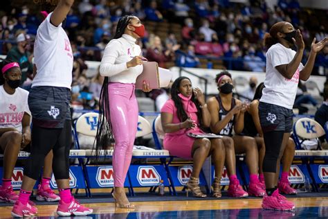 Basketball Coach Sydney Carter Perfectly Shut Down Criticism Over Her ...