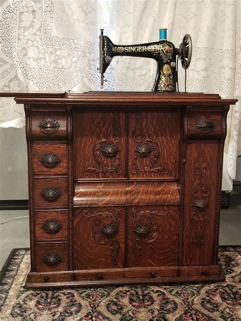 1920 Singer Sewing Machine in Antique Tiger Oak Cabinet • $799.00