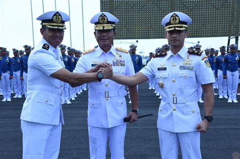 Komandan Satuan Kapal Angkatan Laut AAL Diserahterimakan | WEBSITE TENTARA NASIONAL INDONESIA