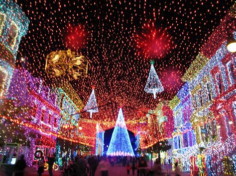 OSBORNE FAMILY SPECTACLE OF DANCING LIGHTS AT HOLLYWOOD STUDIOS, DISNEY ...