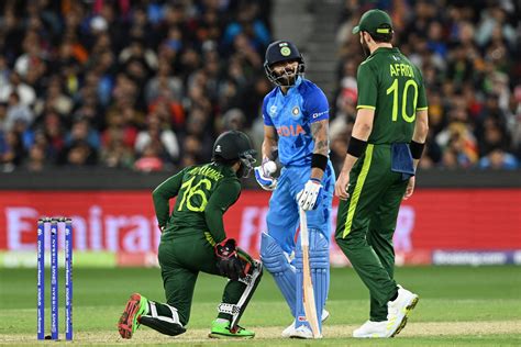 T20 World Cup: Virat Kohli masterclass helps India beat Pakistan in ...