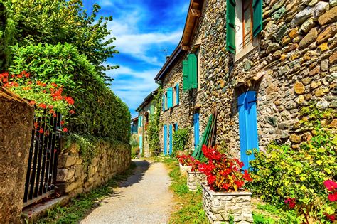 10 Charming Villages to See in Auvergne-Rhône-Alpes - Get Back to ...