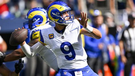 Los Angeles Rams quarterback Matthew Stafford unloads a 45-yard deep ...