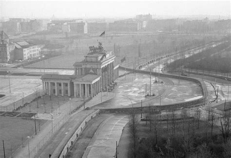 The story of Berlin Wall in pictures, 1961-1989 - Rare Historical Photos