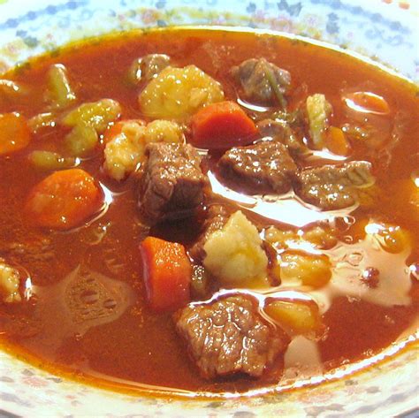 Hungarian Goulash Soup (Gulyas Leves) Recipe