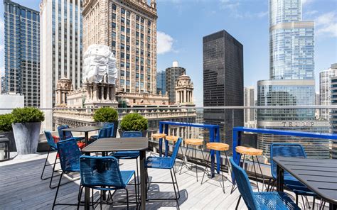 Best Chicago Rooftop Bars | Bubbly Moments