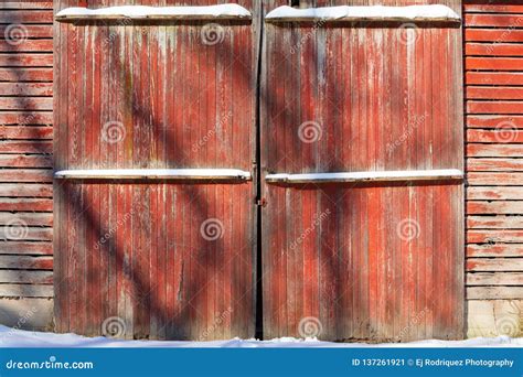 Red painted barn doors. stock image. Image of house - 137261921