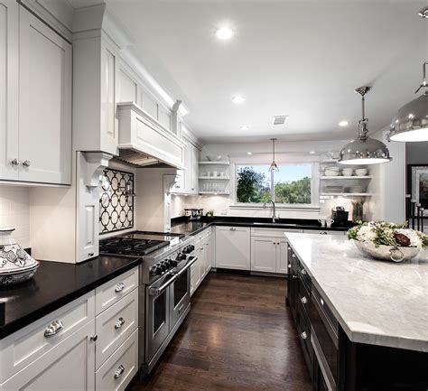 20+30+ White Kitchens With Black Countertops – HOMYRACKS