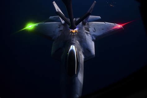 Stealth Video: Watch an F-22 Raptor Through a Nightvision Camera Do Something Impressive | The ...