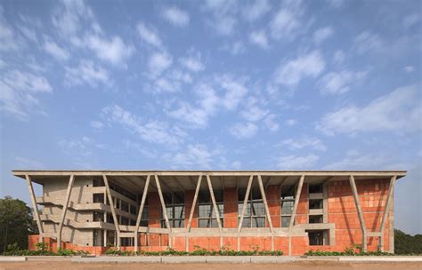 Institute of Engineering and Technology – Ahmedabad University / Vir.Mueller Architects | ArchDaily